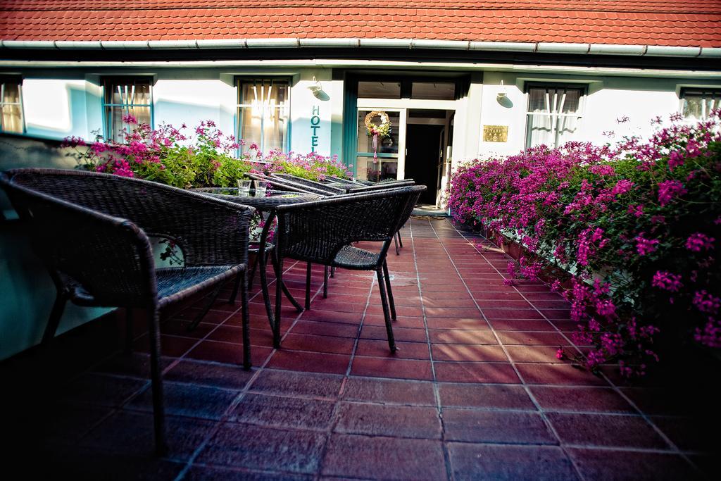 Hotel Udvarhaz แก็ชแกเมต ภายนอก รูปภาพ